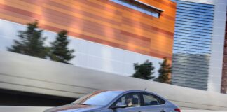 ¿Cuáles son los autos que registran una tasa de mortalidad de conductores 40 veces superior a la de los vehículos más seguros?