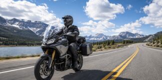¿Qué tipo de motocicleta es mejor para realizar viajes largos por carretera?